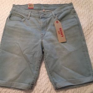 Levi’s Bermuda mid rise shorts